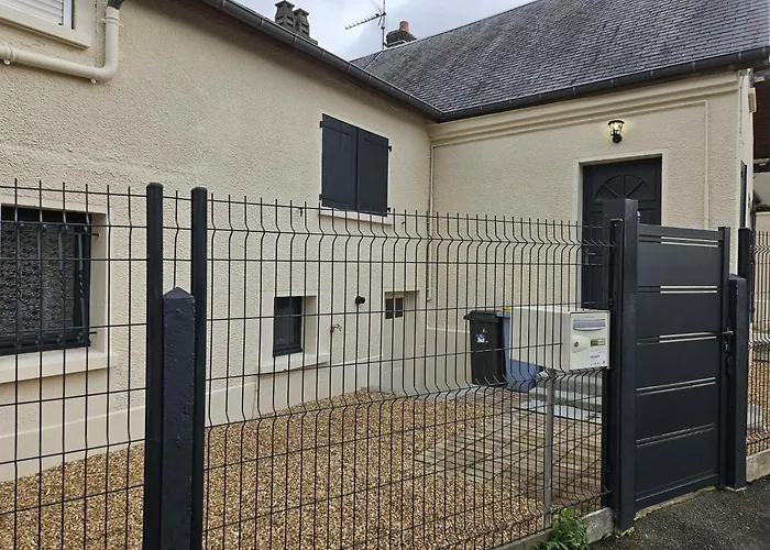 A A 10 Minutes De La Gare Et De La Cathedrale Apartment *